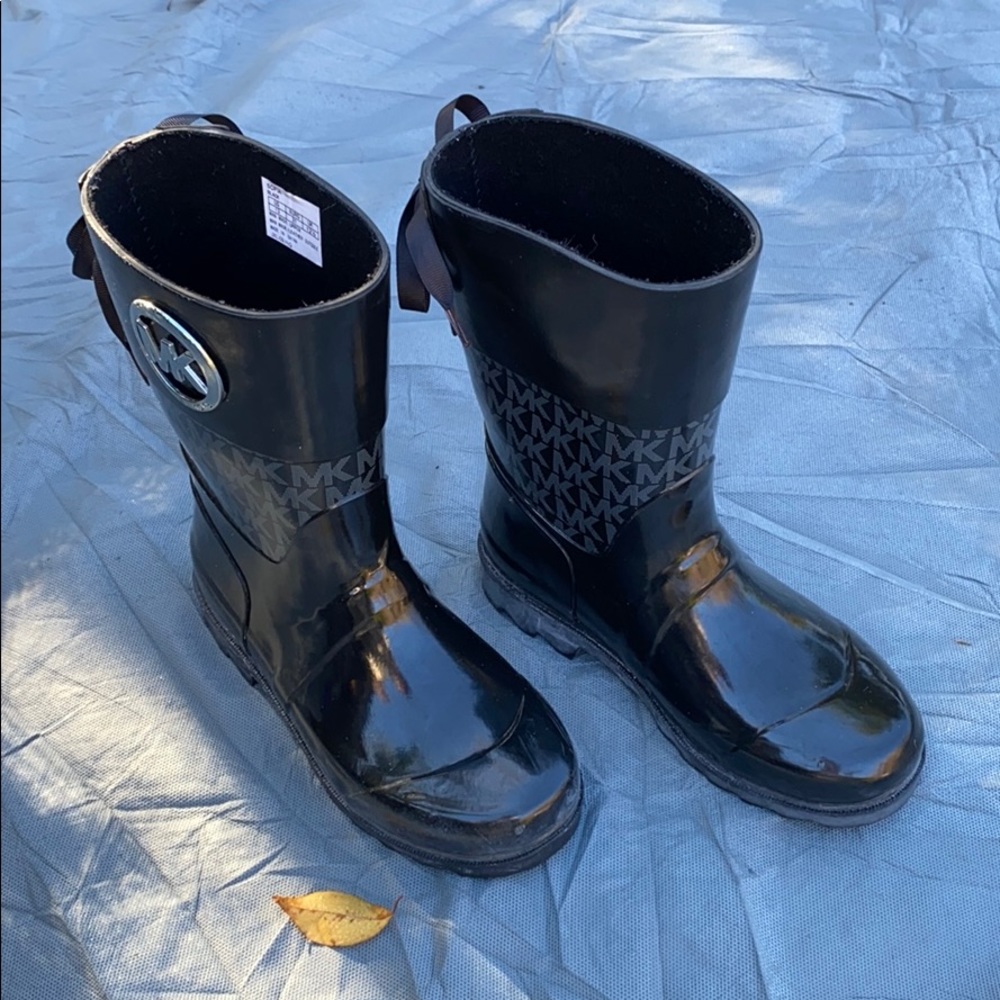 Michael lots rain boots in black size 13 for kid
